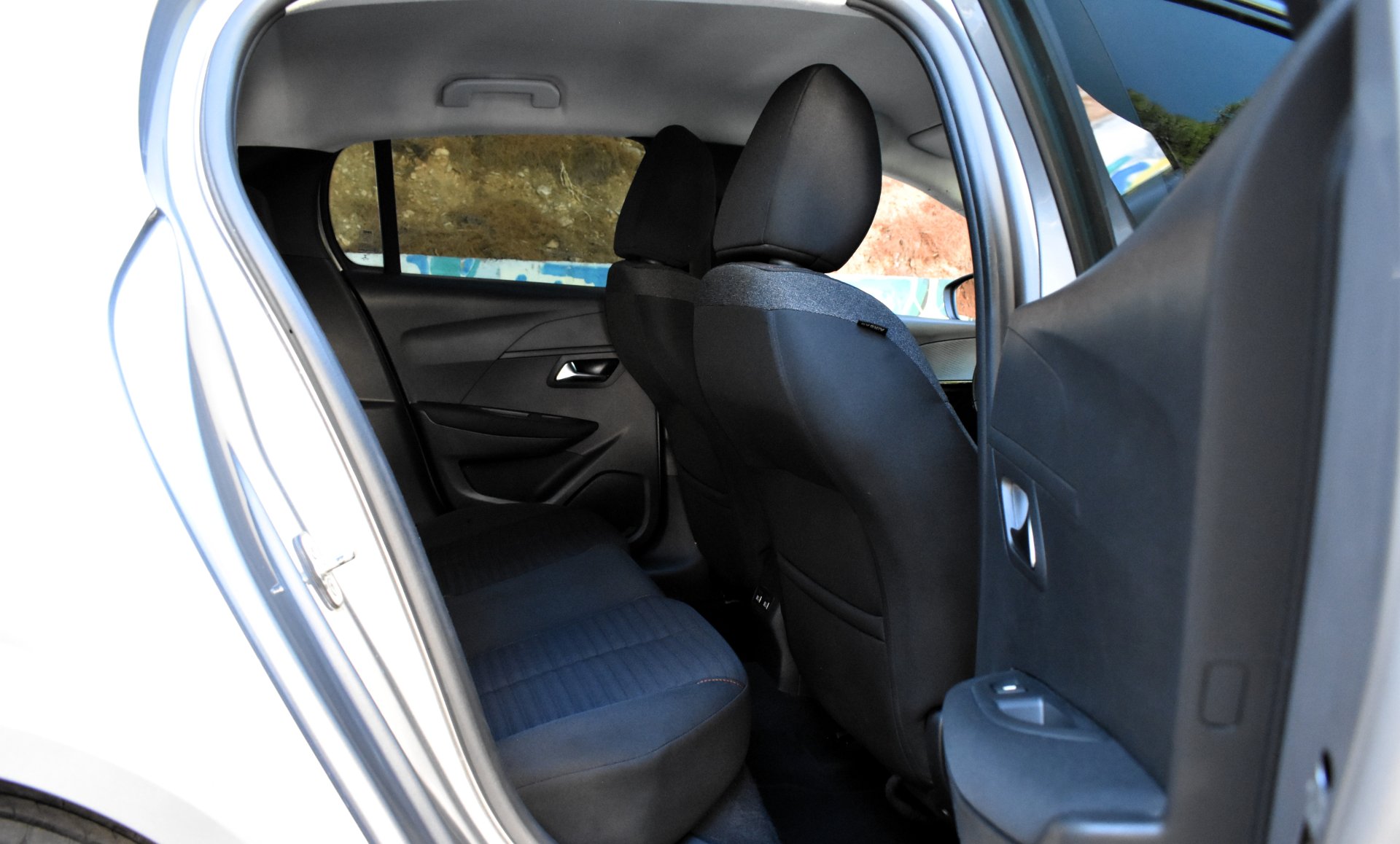 Peugeot 208 2022 ACTIVE PLUS-1.2 PURETECH 100-EAT8 — 17