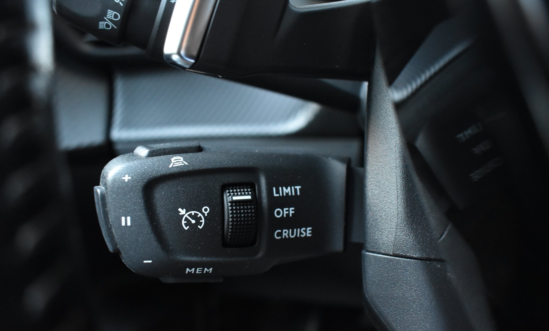 Peugeot 2008 2021 ALLURE PLUS-1.2 PURE TECH-130 S&S-EAT8 — 29