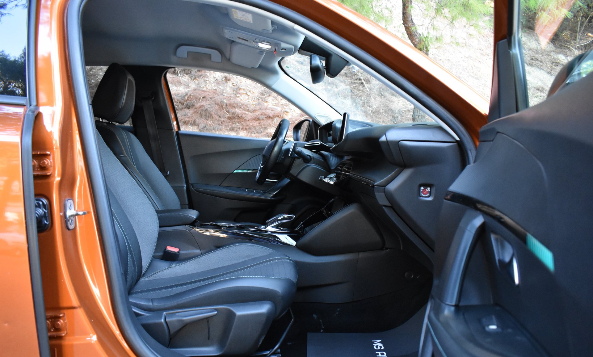 Peugeot 2008 2021 ALLURE PLUS-1.2 PURE TECH-130 S&S-EAT8 — 17