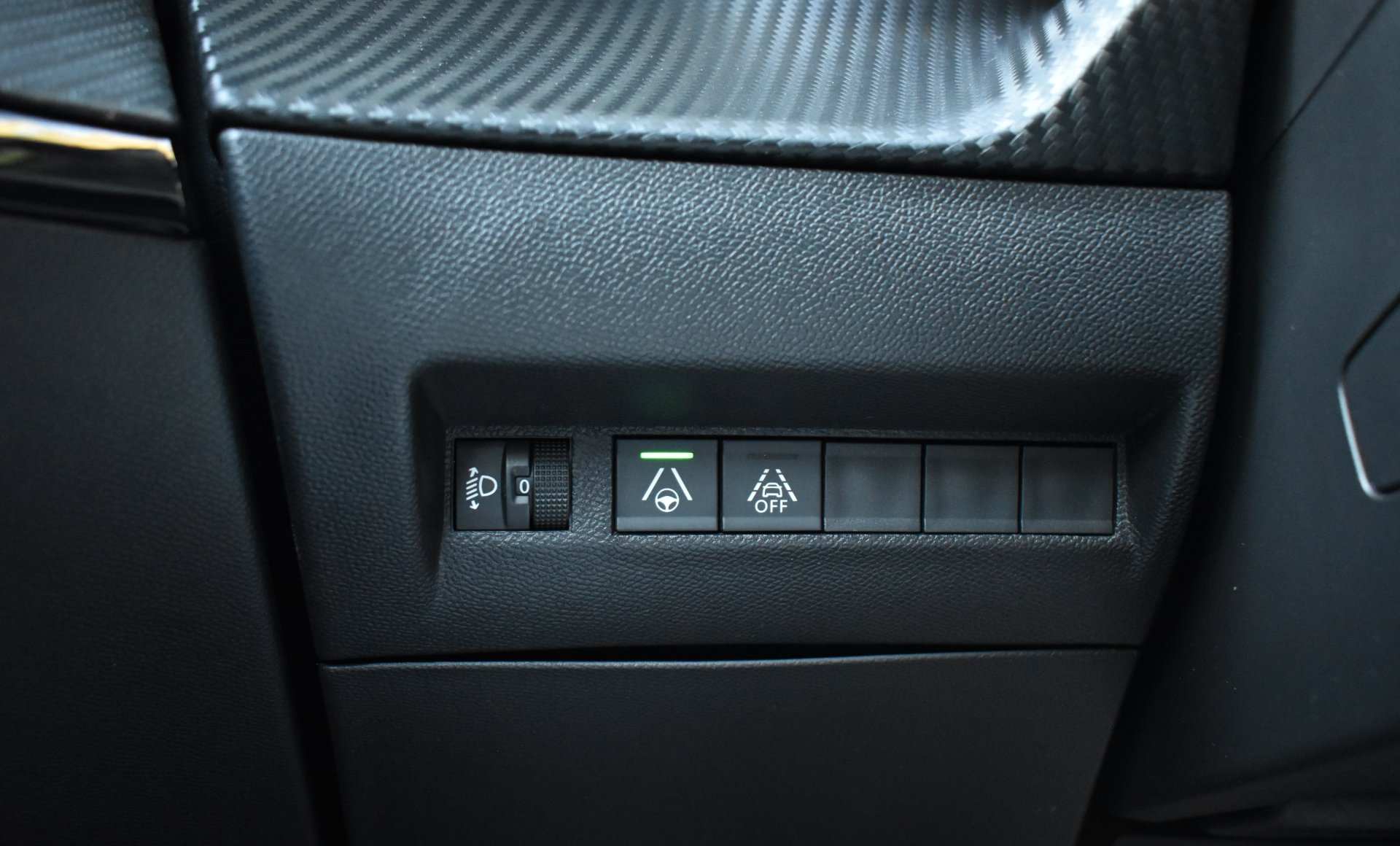 Peugeot 2008 2021 ALLURE PLUS-1.2 PURE TECH-130 S&S-EAT8 — 21