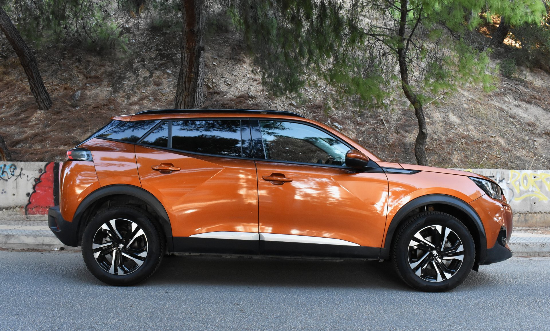 Peugeot 2008 2021 ALLURE PLUS-1.2 PURE TECH-130 S&S-EAT8 — 7