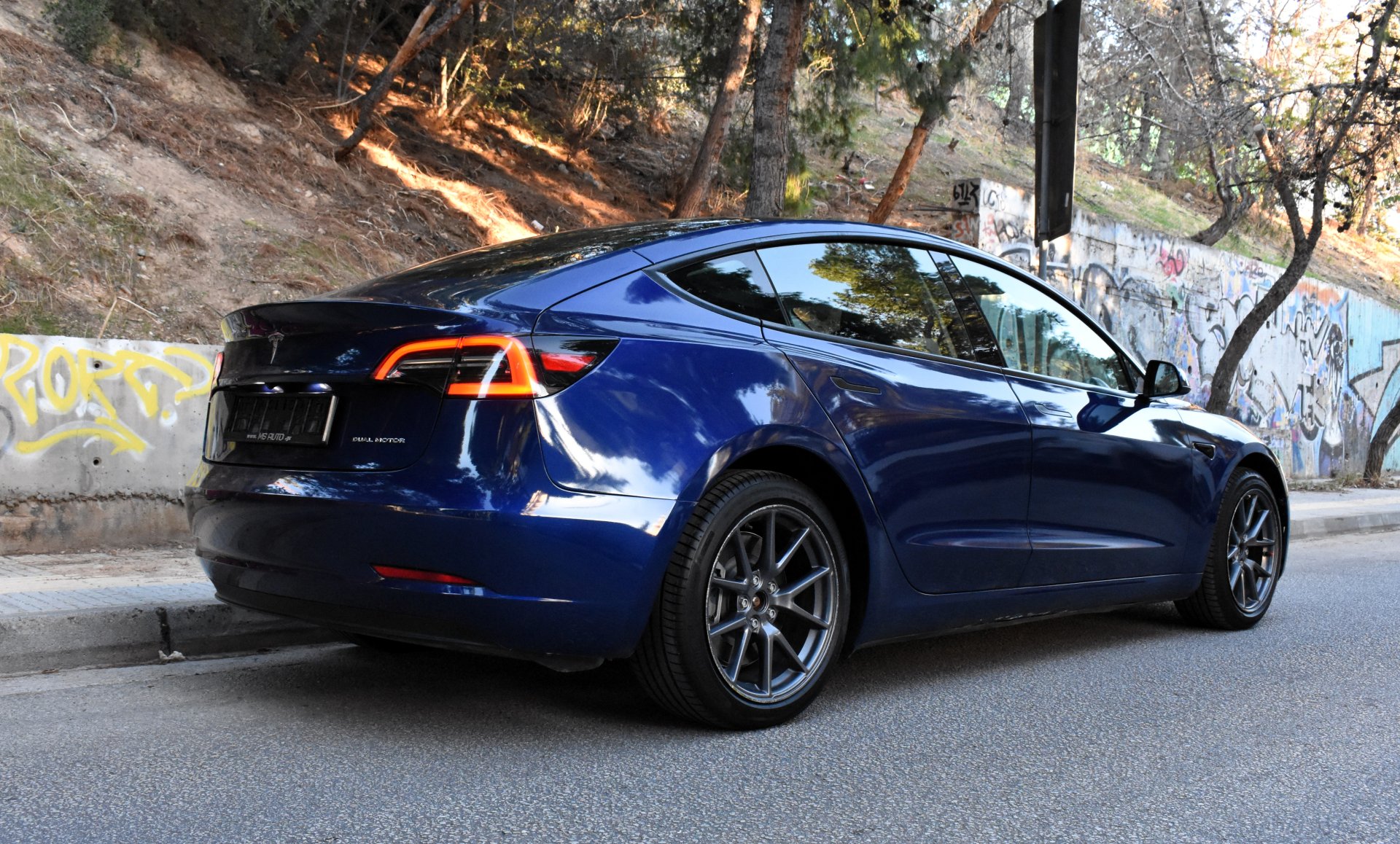 Tesla Model 3 2023 DUAL MOTOR-LONG RANGE- — 7