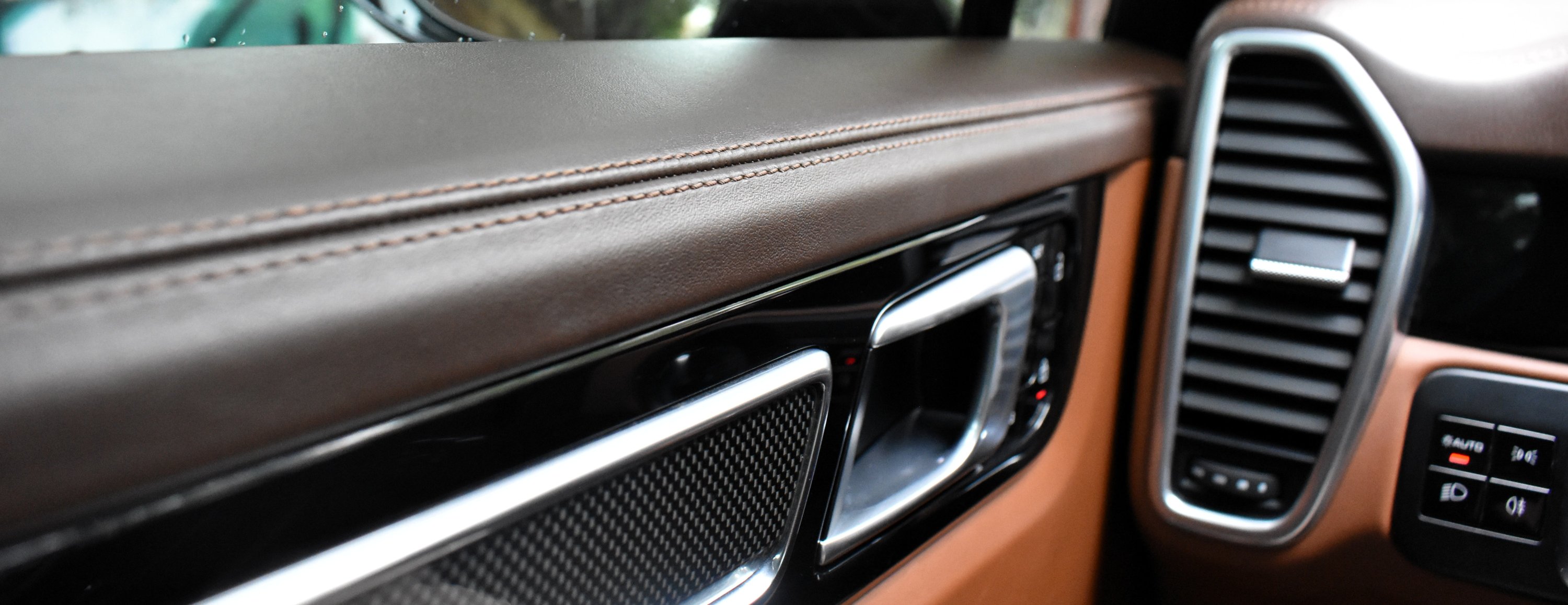 Porsche Cayenne 2020 TURBO S-E HYBRID-CHRONO PACKET-PANORAMA-BURMESTER SOUND — 37