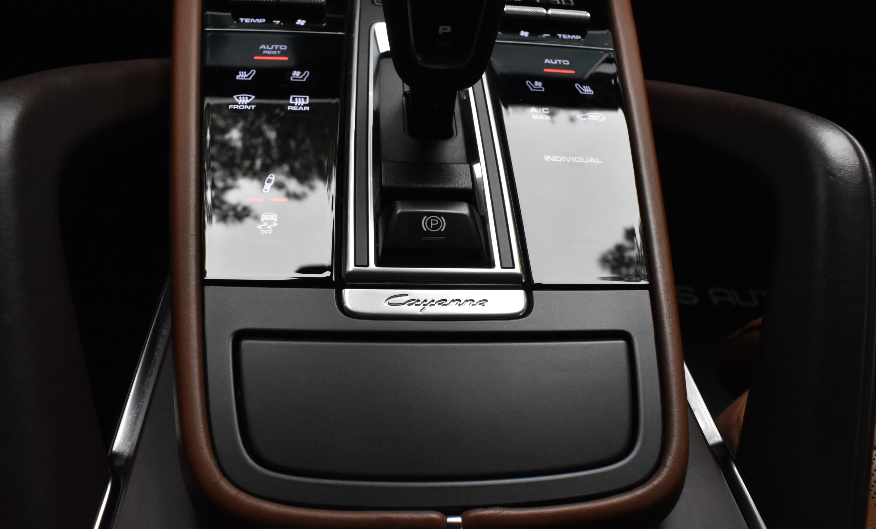 Porsche Cayenne 2020 TURBO S-E HYBRID-CHRONO PACKET-PANORAMA-BURMESTER SOUND — 33