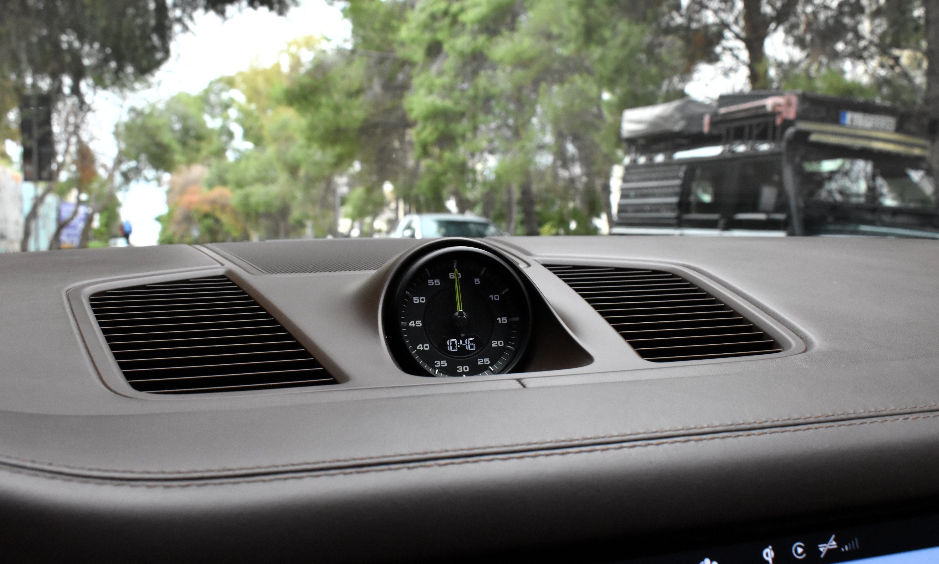 Porsche Cayenne 2020 TURBO S-E HYBRID-CHRONO PACKET-PANORAMA-BURMESTER SOUND — 38