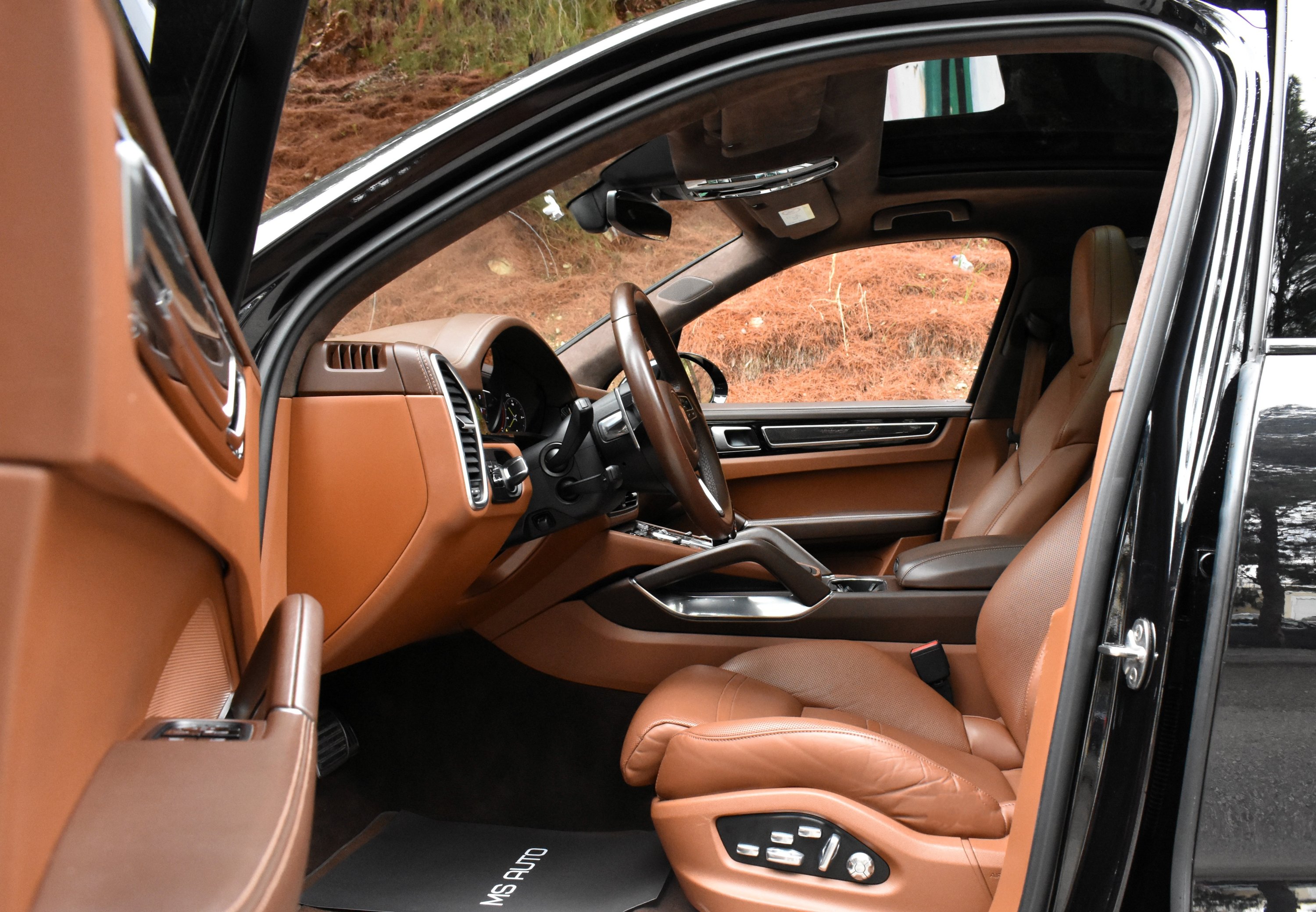 Porsche Cayenne 2020 TURBO S-E HYBRID-CHRONO PACKET-PANORAMA-BURMESTER SOUND — 17