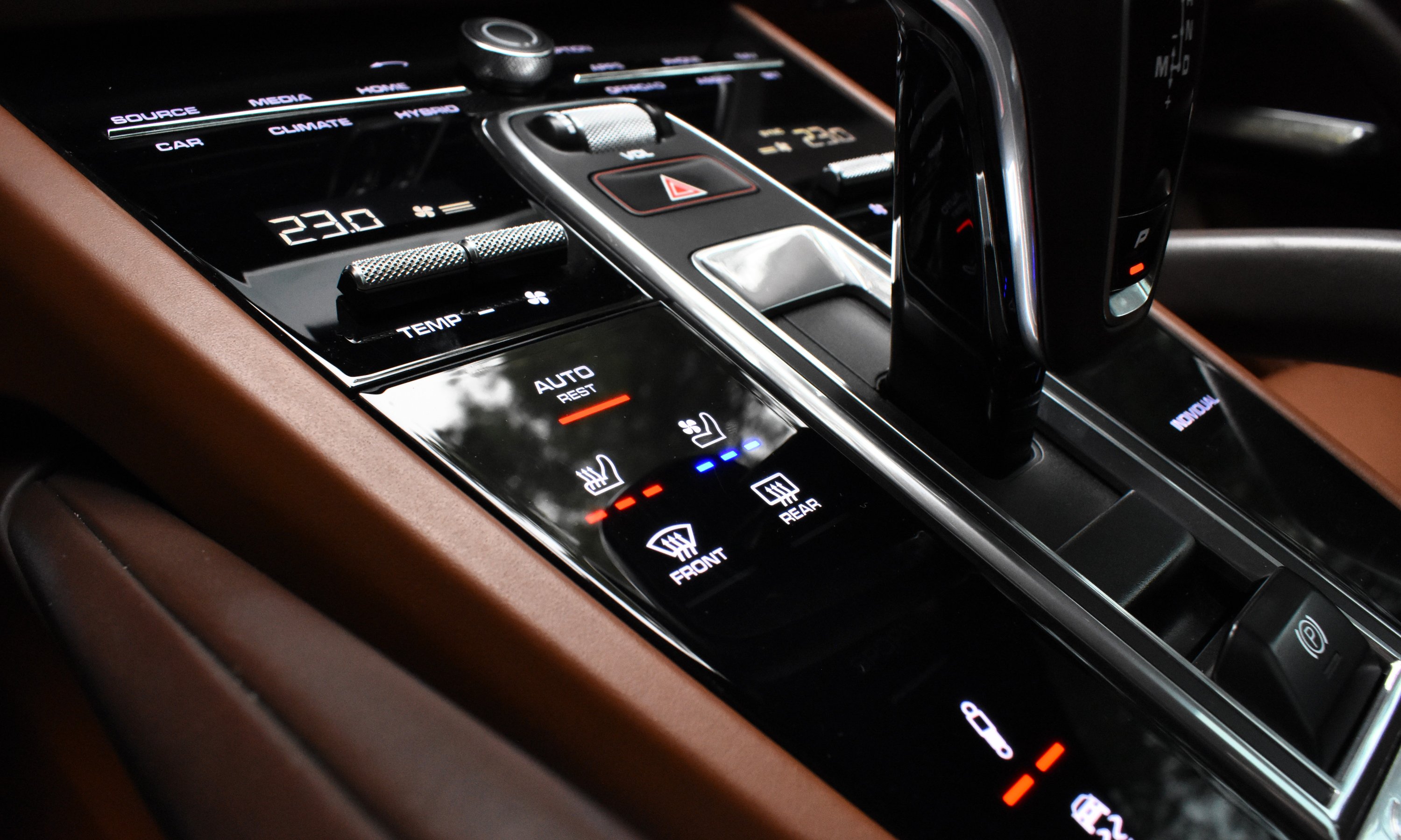 Porsche Cayenne 2020 TURBO S-E HYBRID-CHRONO PACKET-PANORAMA-BURMESTER SOUND — 31