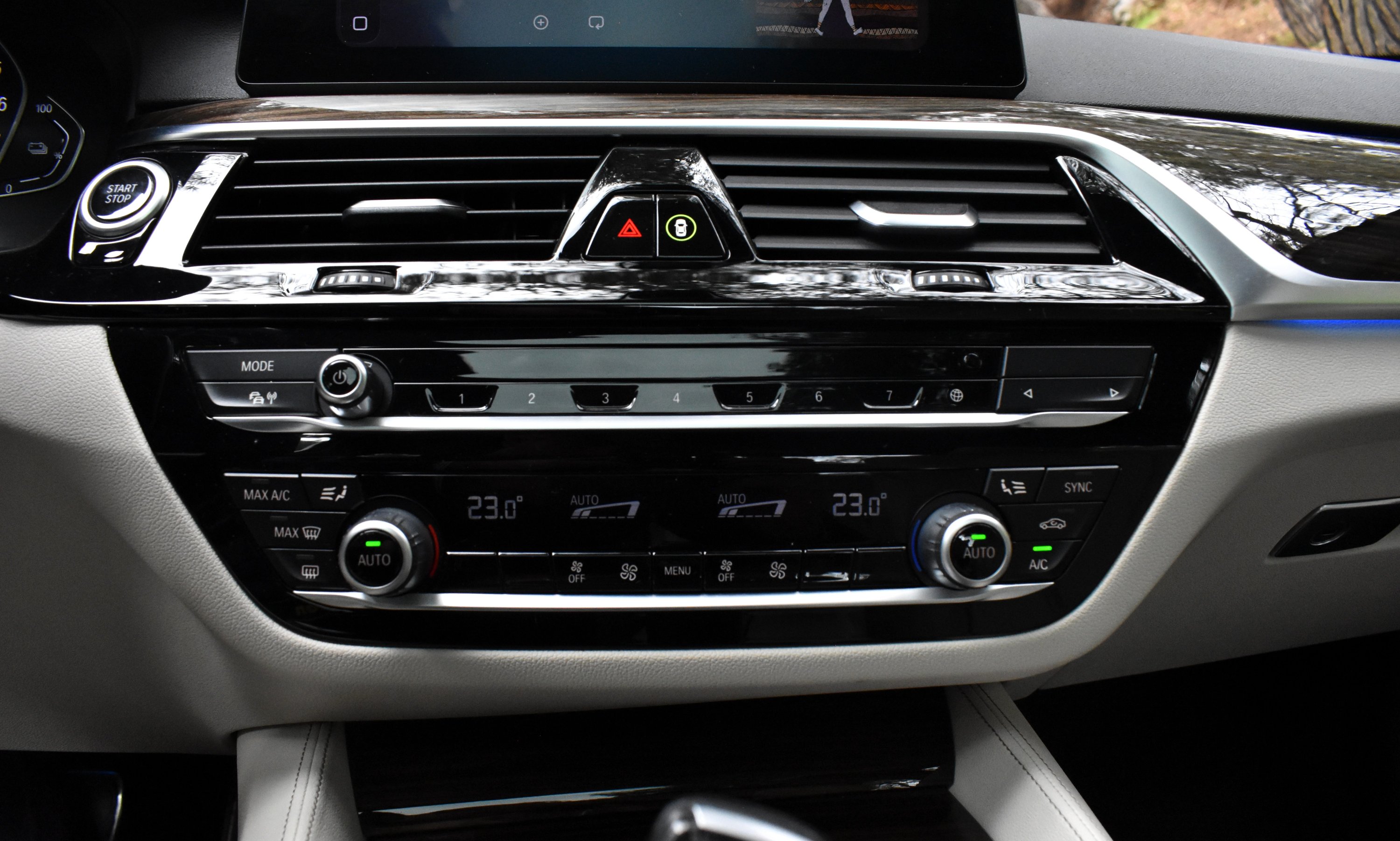 Bmw 530 2021 e-M PACKET-OΡΟΦΗ-CARBON SCHWARTZ-PLUG IN HYBRID — 34