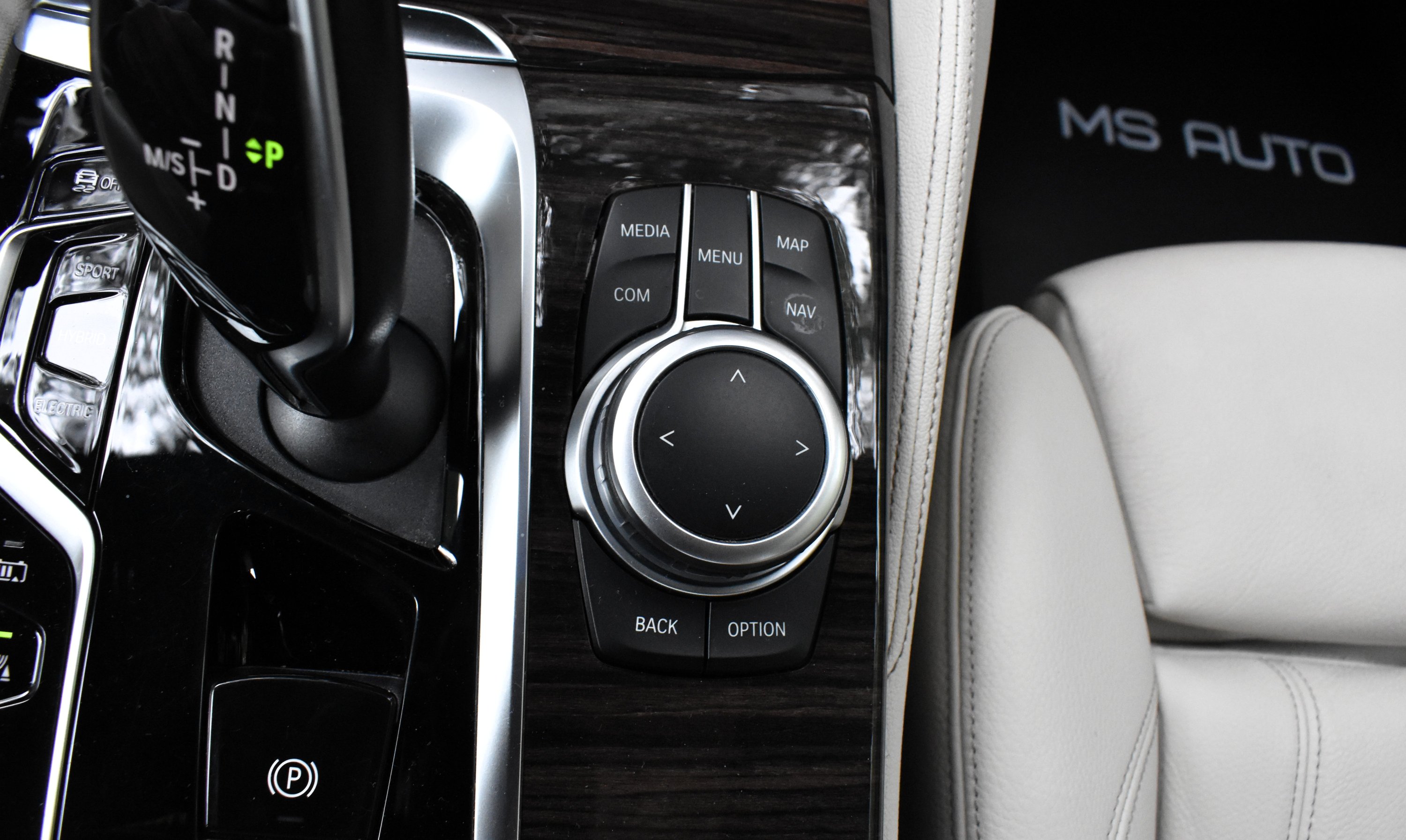 Bmw 530 2021 e-M PACKET-OΡΟΦΗ-CARBON SCHWARTZ-PLUG IN HYBRID — 38