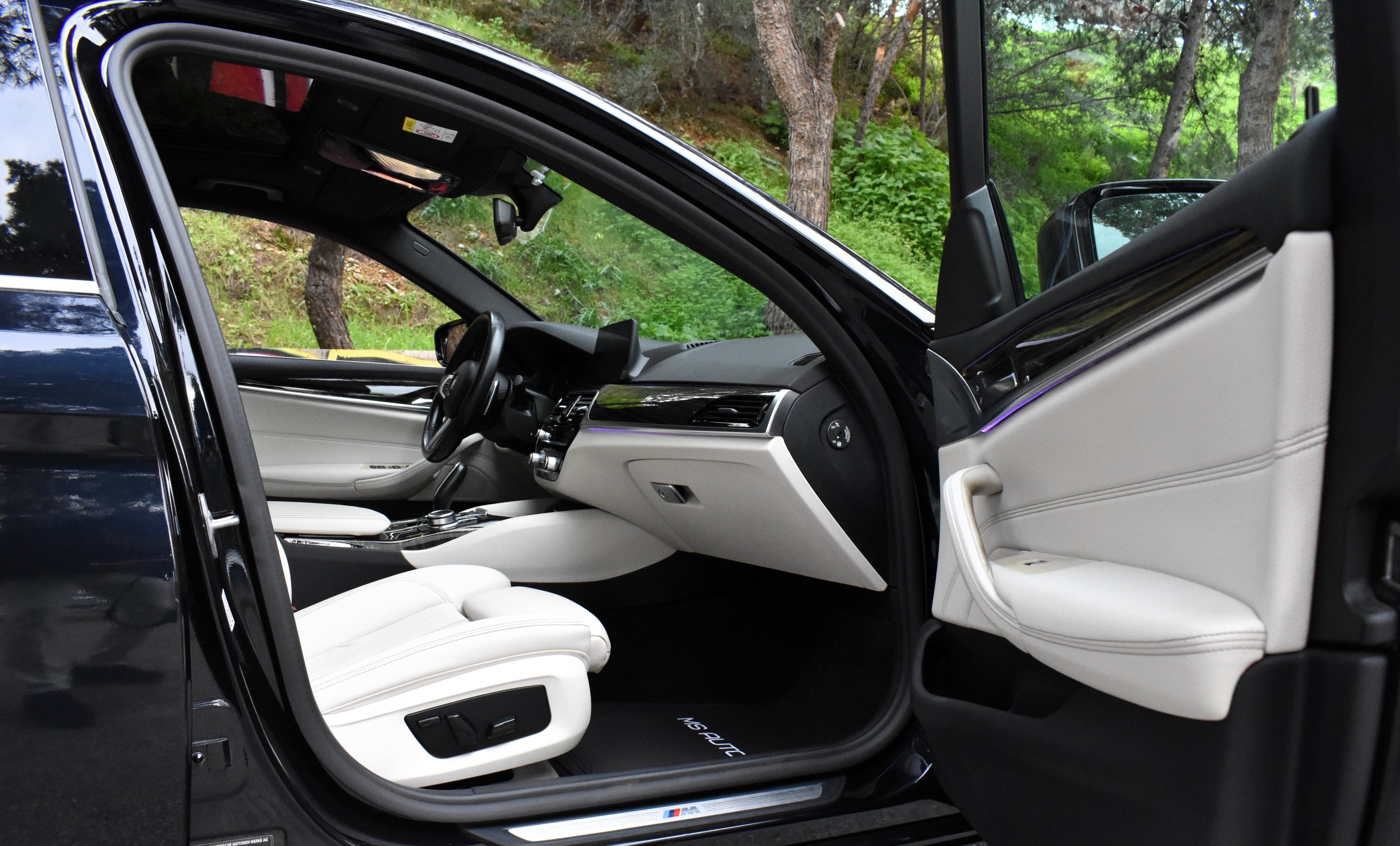 Bmw 530 2021 e-M PACKET-OΡΟΦΗ-CARBON SCHWARTZ-PLUG IN HYBRID — 17