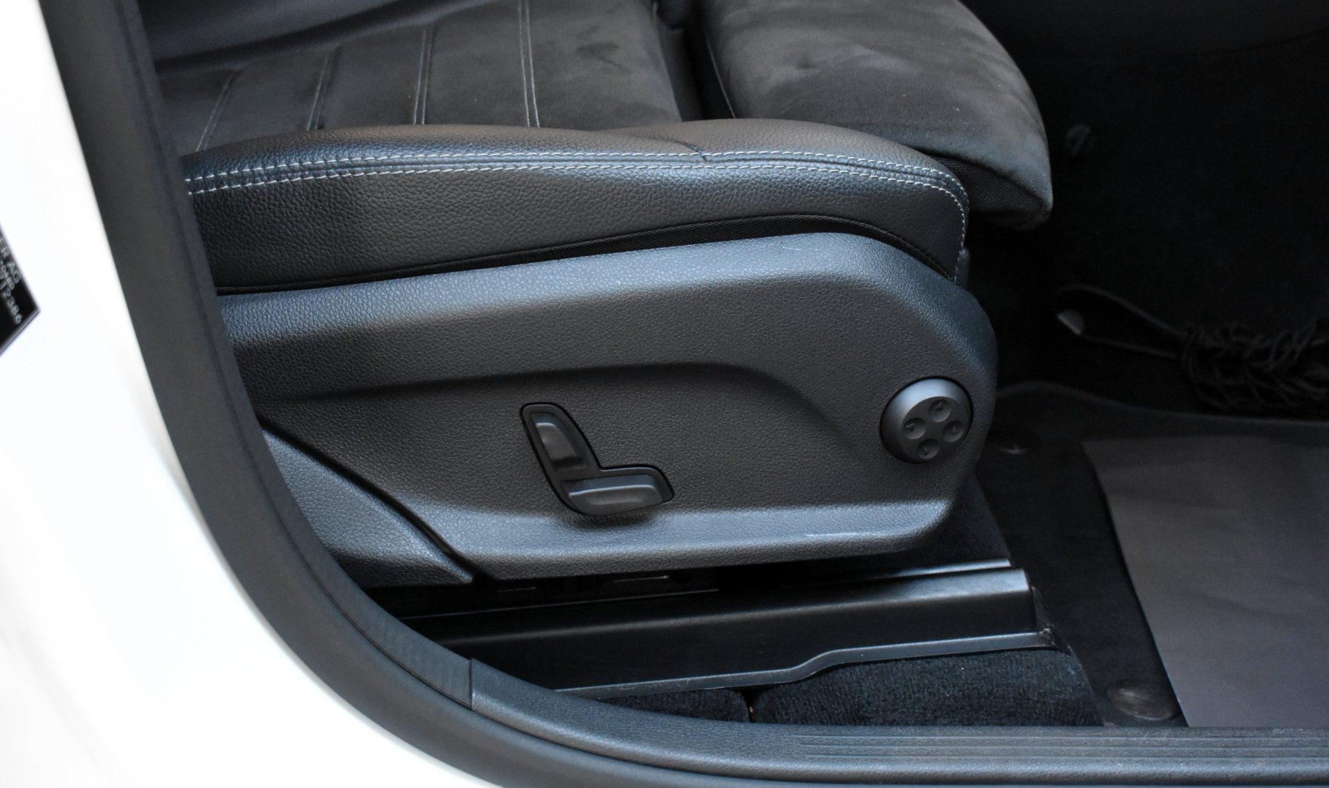 Mercedes-Benz GLC 200 2019 COUPE-AMG PACKET-4 MATIC-BURMESTER SOUND-MILD HYBRID — 26
