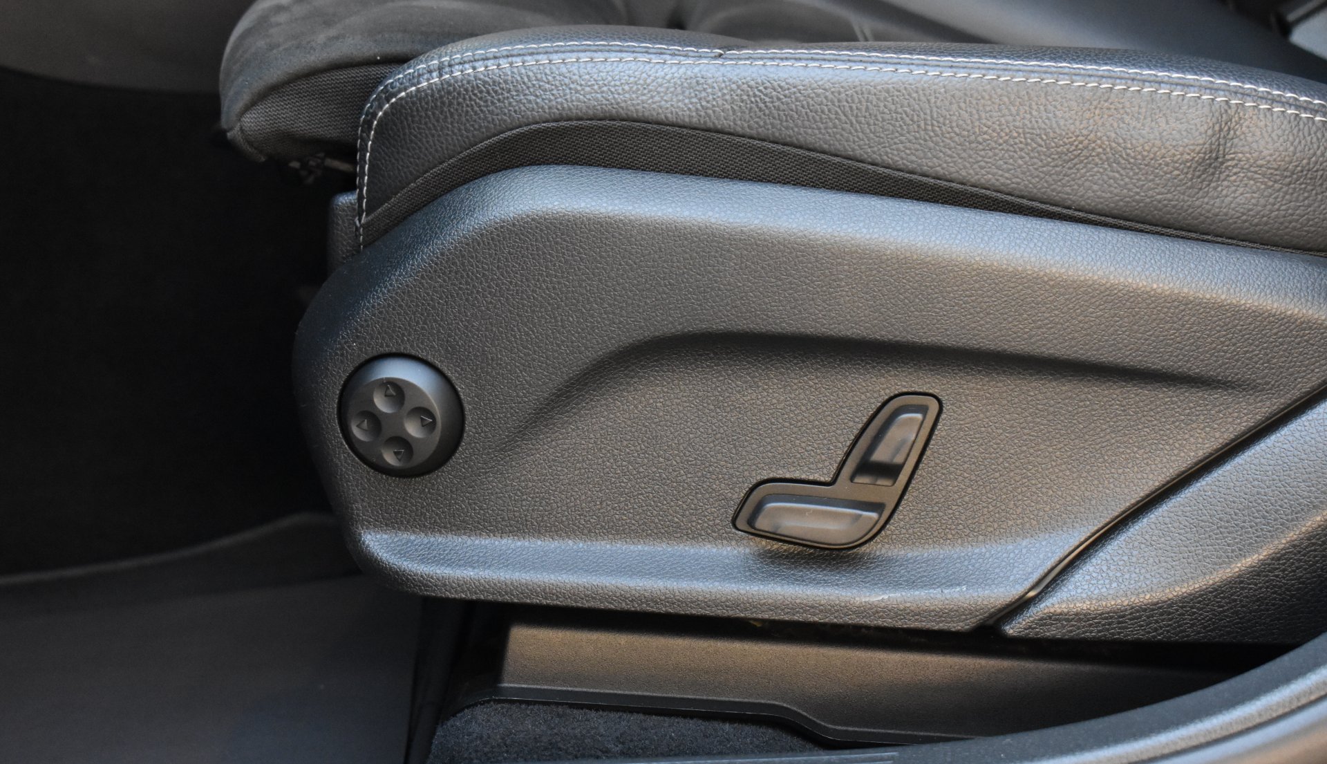 Mercedes-Benz GLC 300 2021 de-AMG PACKET-4MATIC-9G-NIGHT PACKET — 16