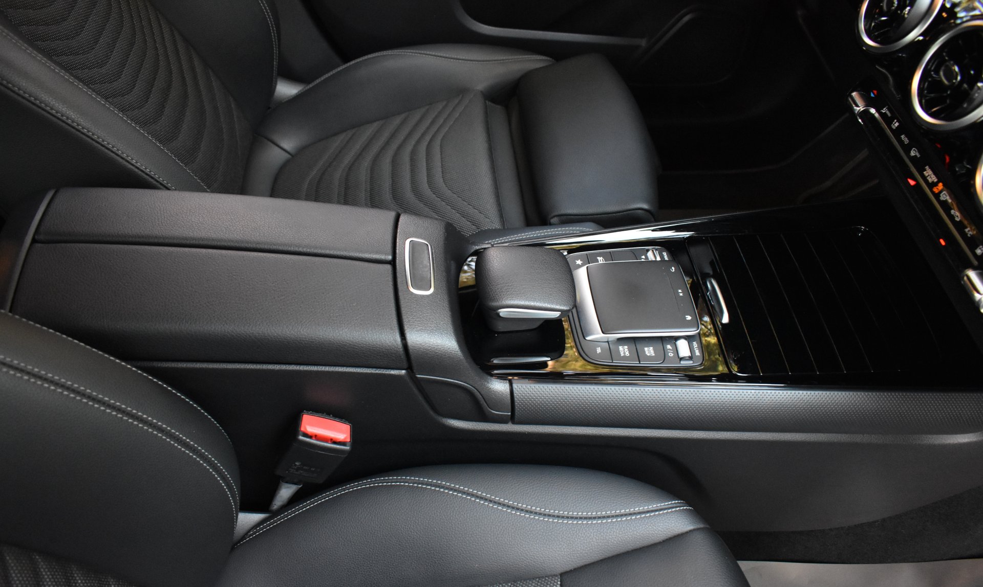 Mercedes-Benz GLA 250 2022 E-PROGRESSIVE 8G-DCT-EQ POWER — 36