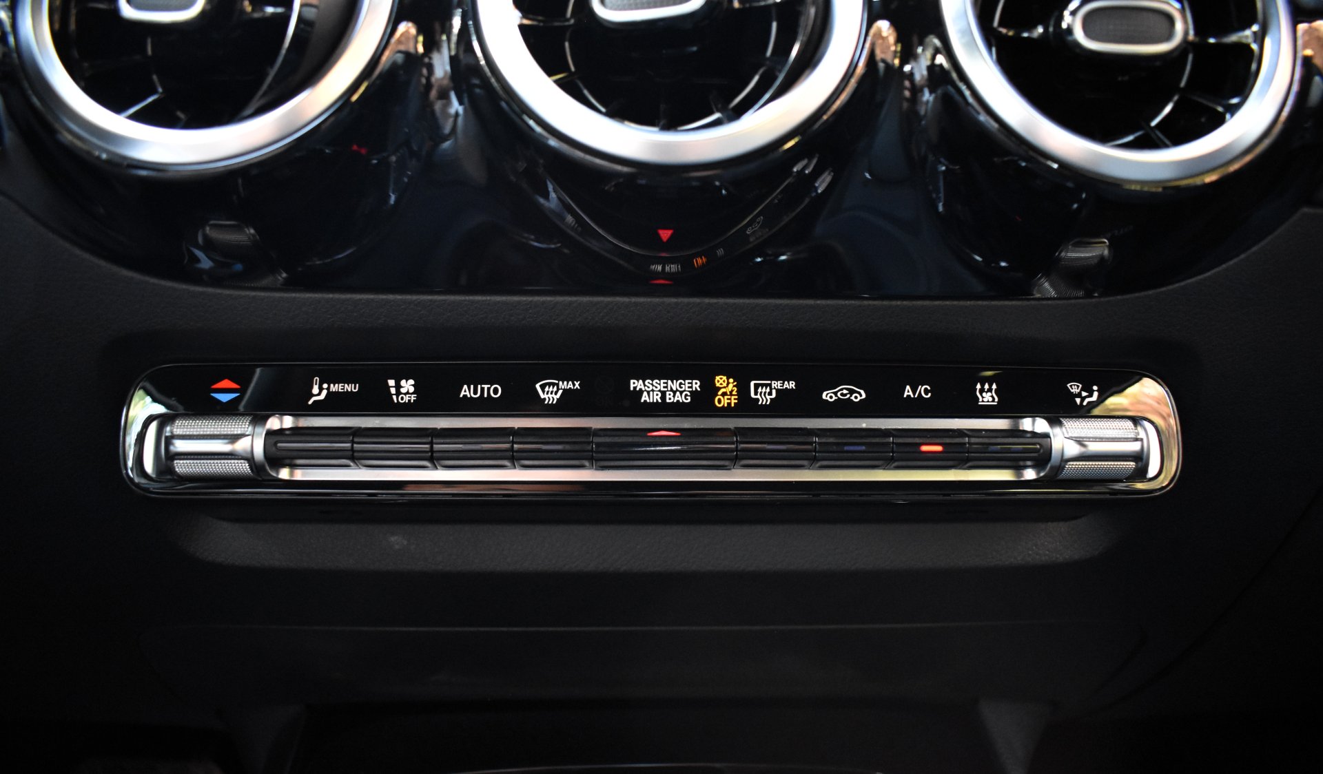 Mercedes-Benz GLA 250 2022 E-PROGRESSIVE 8G-DCT-EQ POWER — 17