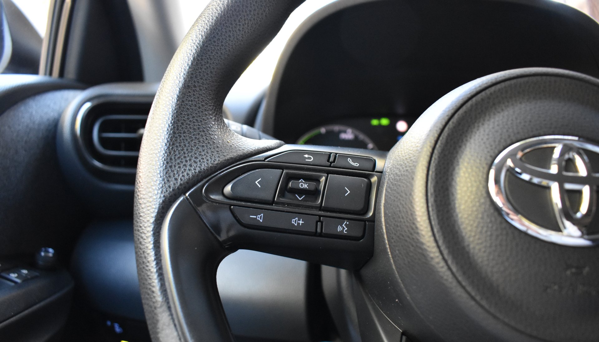 Toyota Yaris 2022 BUSINESS-1.5-HYBRID-HDF — 22